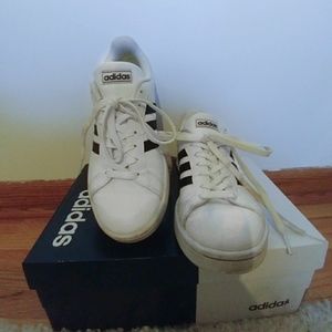 🎉MOVING SALE🎉Adidas grand court shoes size 7 1/2